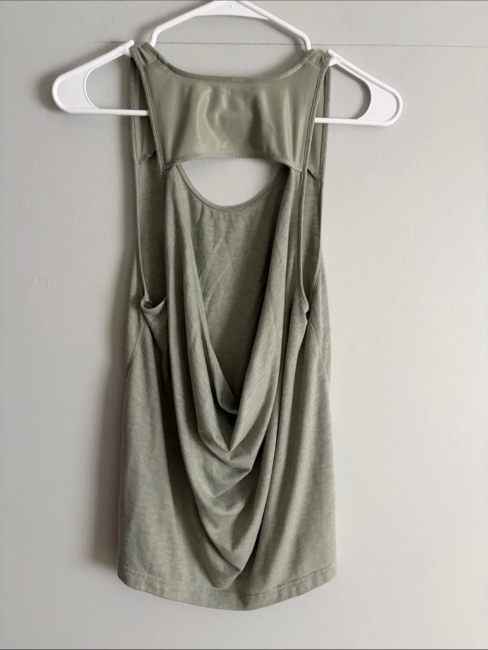 ALO Yoga Olive Green Muscle Tee Tank. Open drape back. Small.